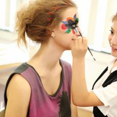 深圳正規的美容化妝培訓學校-如何選擇正規美妝培訓機構？